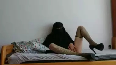 Sexy Muslim Girl Mms Nude at Home With Dildo