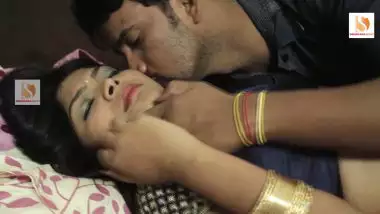 Gujarat Shy Mom Sex Video - Sex In Train Gujarati Bhabhi indian porn movs