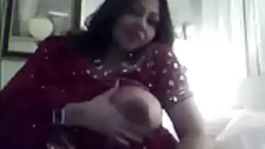 Hot Indian Girl Shows her Huge Boobs, Pussy Show