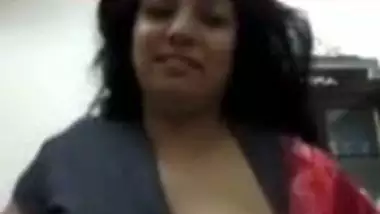 Big boobs Hindi sex video 2 for her husband abroad.