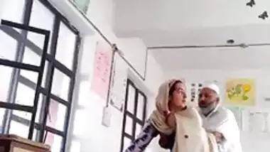 Xxx Student With Teacher Urdu - Desi Head Master Fuck Urdu Teacher School Affair Caught Mms porn video