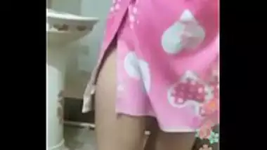 Horny milf from Delhi bathing and drying her body