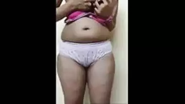Today Exclusive-Desi Girl Showing her Big Boo...