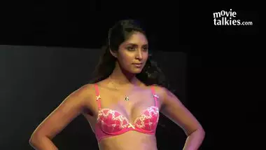 Sex Ramp Ftv - Indian Model's Nude Ramp Show Exposed Full Hd porn video