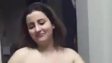 Super hot Pakistani wife dancing for Arab song