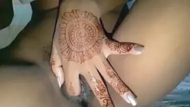 Mehndi Girls Xxx - Horny Desi Girl Fingering Her Juicy Pussy In Mehendi Hand porn video