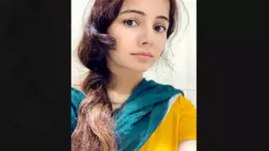 Pakistani Beautiful actress RabiPirzada Leaked Video
