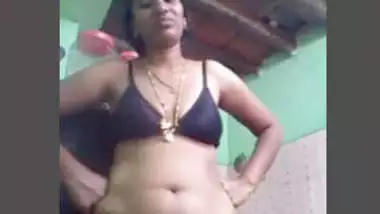 Desi Aunty Showing On Video Call