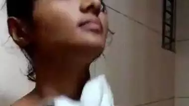 Indian teen sister shaving in bath MMS