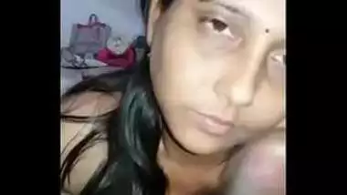 Desi cute bhabi suck her devabe dick