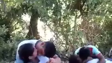 380px x 214px - College Couples Enjoying Outdoor Kissing Infront Of Their Friends porn video