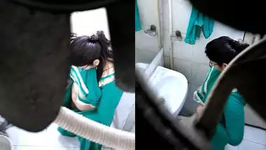 Indian Desi Sari Woman Pissing And Toilet Seen Xxx Porn Hd - Indian Toilet Pee Piss Poop indian porn movs