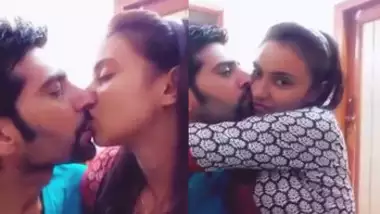 Desi girl Hot Kiss With Boyfriend