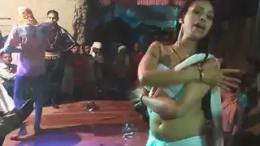 380px x 214px - Arkestra Bhojpuri Dance 2020 Super Hot Open Dance Full Hot Sexy Hd Dance  Ayega Maza Barsat Ka porn video