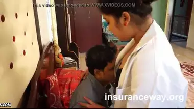 380px x 214px - Doctor Aunty Making Foreplay Romance With Patient porn video