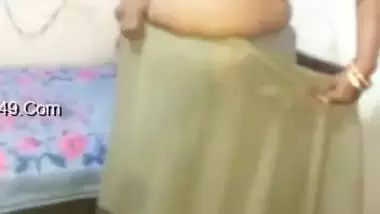 Indian mom comes home and changes clothes flashing boobs in sex video