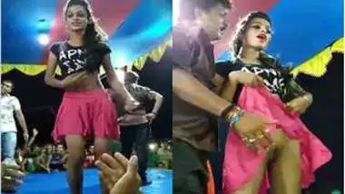 Lovely Indian performer got drunk and went out on the stage for dancing