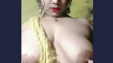 Indian boudi show her big boob selfie video
