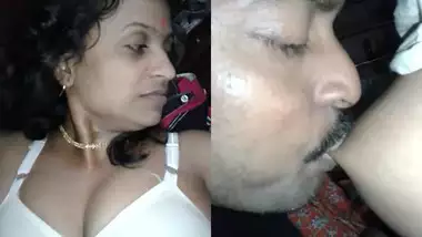 Desi Bhabi sex with hubby on cam for the first time