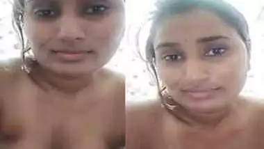 Pretty Desi sexpot records for BF how she washes XXX body at home