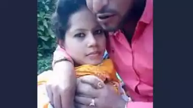 Cute Indian Girl Boob Sucking In Park porn video