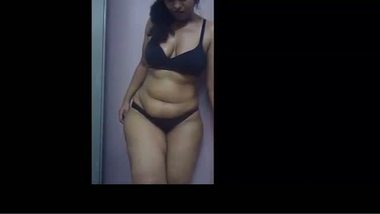 Indian Bra Aunty Porn Videos - South Indian Monal S Black Bra And Panty Show porn video