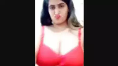 Bade chuchi wali gadrael bhabhi showing boob nd ass