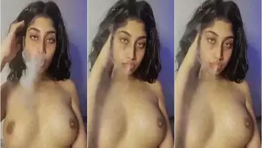 Nude Pakistani Girl Smoking On Cam porn video