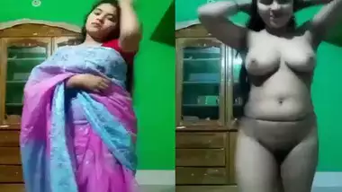 Beautiful Bengali Girl Saree Striptease Show porn video