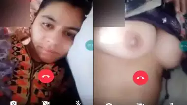 Wap99 Sleeping - Pakistani Girl Showing Her Cute Small Boobs On Vc porn video