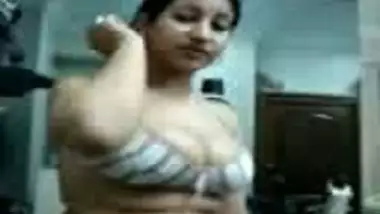 Injection Indian Aunty - Indian Maie Doctor Injection On Hips Of Indian Lady Client At Clinic indian  porn movs