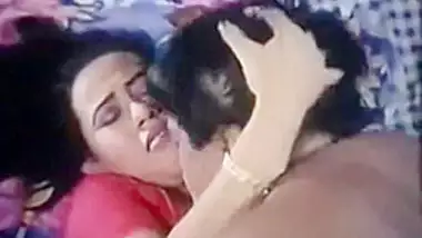 380px x 214px - Bangla Hot Movie Kissing And Fucking Scene porn video