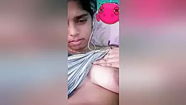 Today Exclusive- Cute Lankan Girl Showing Her Boobs