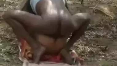 Indian Girl Caught Outdoor Khet indian porn movs