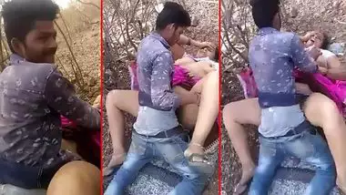 Out Door Inndian Sex - Indian Outdoor Sex Video In Bangalore Captured And Exposed By Friend porn  video