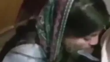 Clothed Desi girl kneels to suck boyfriend's meaty XXX sausage
