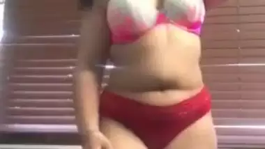 380px x 214px - Desi Bhabi Bra Penti Open Outdoir Bathing indian porn movs