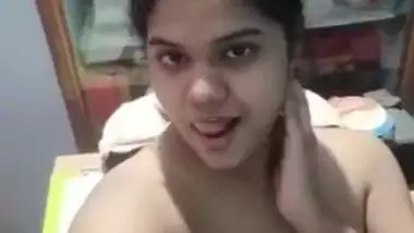 Telugu gal shows perky XXX boobs in video recorded for Desi boyfriend