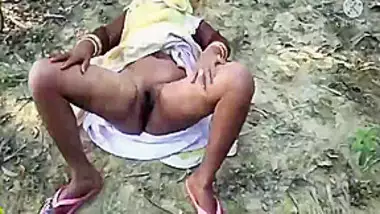Xxxsehool Tamil - Gao Ki Desi Bhabi Ko Khet Me Mota Kala Lund Chusvaya porn video