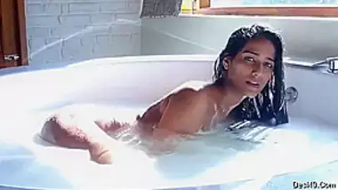 Poonam Pandey In Nude Shower