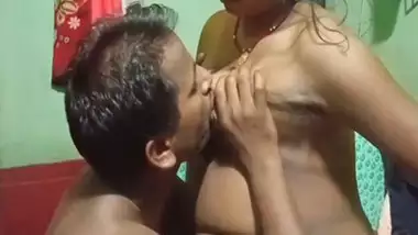 Midnight romance of a village couple in desi sex video