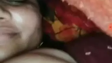 Desi XXX bitch shows her gorgeous boobs and pussy on video call