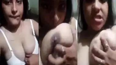 Hot big boob show of this hawt Indian gal