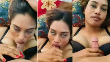 Sexy model gives an Indian blowjob to a rich man